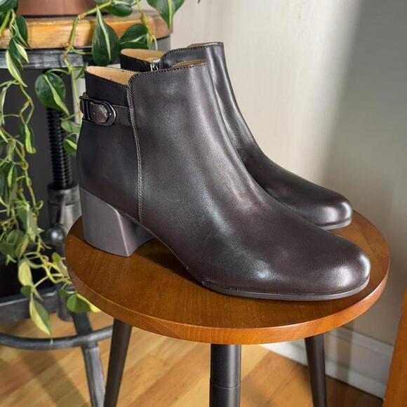 Easy Spirit Emma Dark Brown Leather Bootie 9 WIDE new in box - Picture 1 of 8
